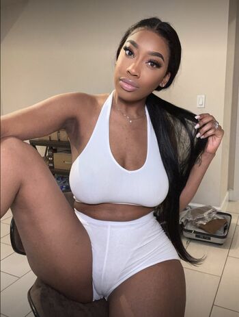 Full leaked Annemoore private photo