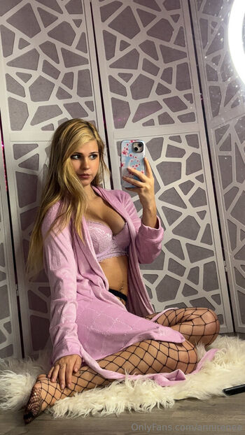 Full leaked Annirenee private photo
