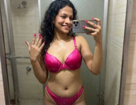 Full leaked Anushka das private photo