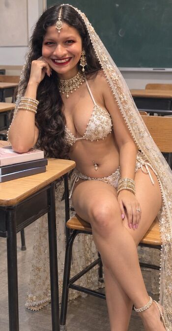 Full leaked Anushka das private photo