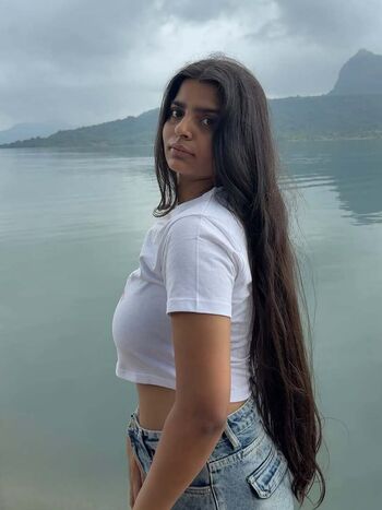 Full leaked Anushka deokate page private photo