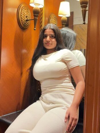Full leaked Anushka deokate private photo