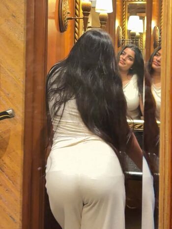 Full leaked Anushka deokate private photo