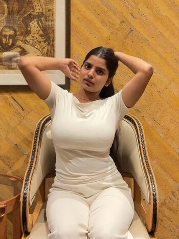 Full leaked Anushka deokate private photo
