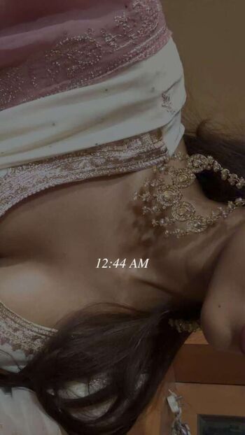 Full leaked Anushka singh private photo