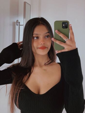 Full leaked Anushka solanki private photo