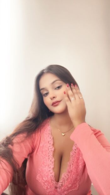 Full leaked Anushka solanki private photo