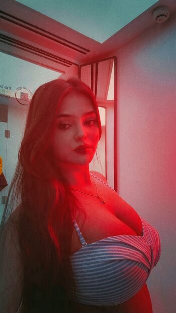 Full leaked Anushka solanki private photo