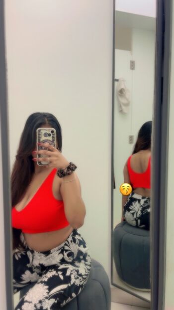 Full leaked Anushka solanki private photo
