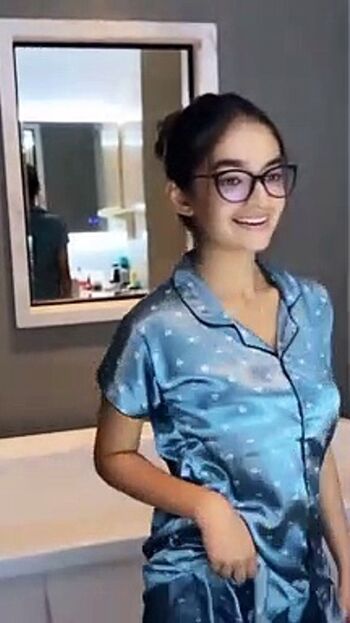 Full leaked Anushkasen private photo
