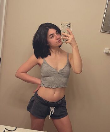 Full leaked Apinky private photo