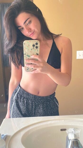 Full leaked Apinky private photo