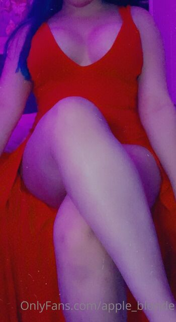 Full leaked Apple blonde private photo