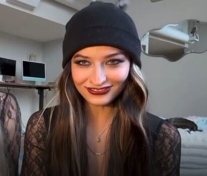 Full leaked Aprilburps private photo