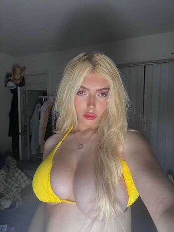 Full leaked Aprilhills private photo
