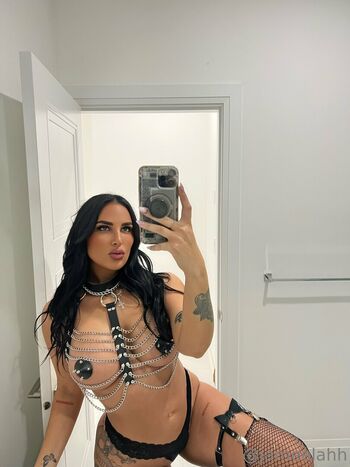 Full leaked Arabic princess page private photo