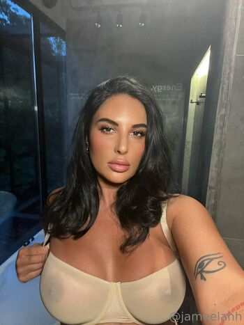 Full leaked Arabic princess page private photo