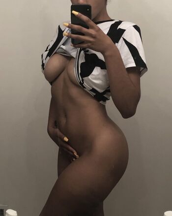 Full leaked Ari v private photo