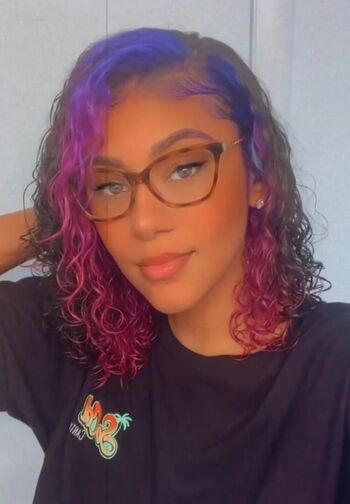 Full leaked Ari v private photo