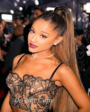 Full leaked Ariana gra private photo