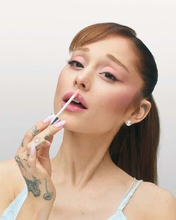 Full leaked Ariana grande private photo