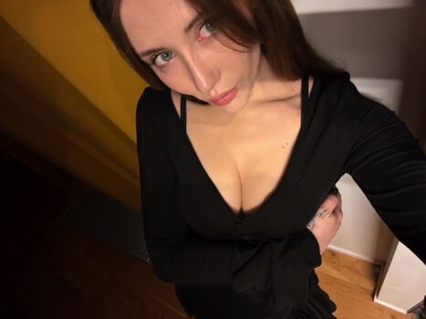 Full leaked Ariel next door page private photo