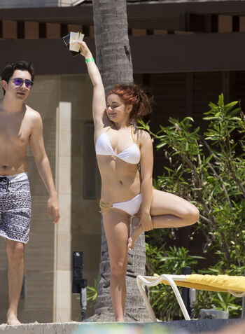 Full leaked Ariel winter page private photo