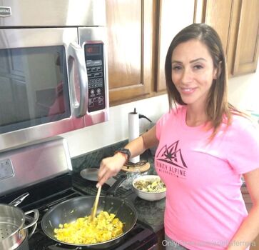 Full leaked Ariellaferrera private photo