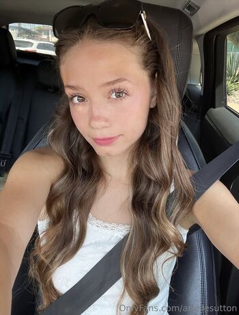 ariellesutton