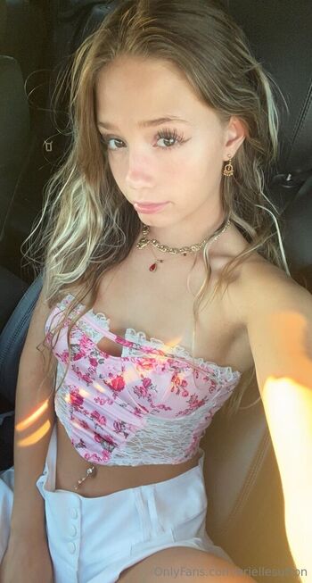 Full leaked Ariellesutton page private photo
