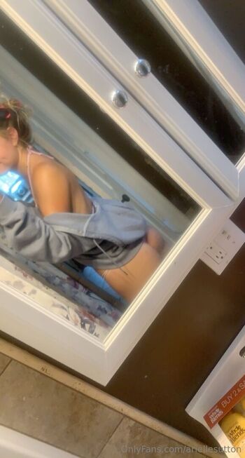 Full leaked Ariellesutton page private photo