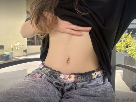 Full leaked Ariellesutton page private photo