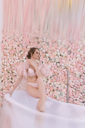 Full leaked Arinazhotikova private photo