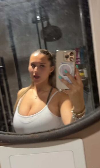 Full leaked Arwen private photo