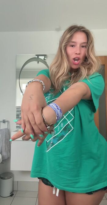 Full leaked Arwen private photo