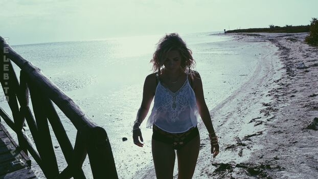 Full leaked Ashley benson private photo