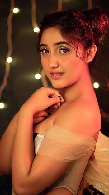 Full leaked Ashnoor kaur private photo