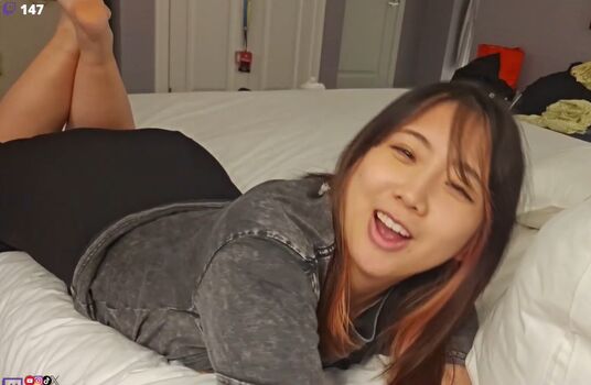 Full leaked Asian streamers page private photo