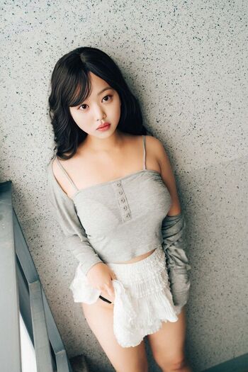 Full leaked Asian studio gallery page private photo
