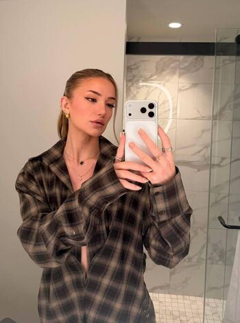 Full leaked Asta bush private photo