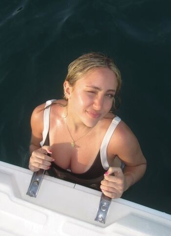 Full leaked Ava kolker private photo