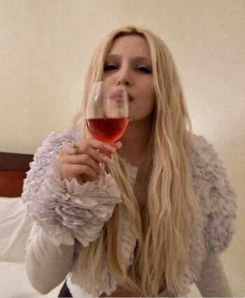 Full leaked Ava max private photo