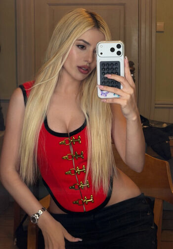 Full leaked Ava max private photo