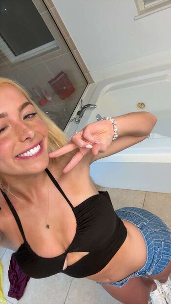 Full leaked Ava nucci page private photo