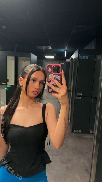 Full leaked Avakisses private photo