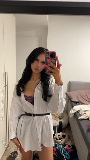 Full leaked Avakisses private photo