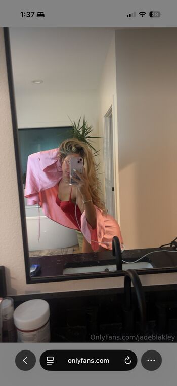 Full leaked Avelynraee page private photo