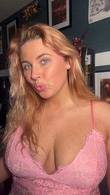 Full leaked Averageallison page private photo