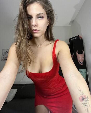 Full leaked Avery petite private photo