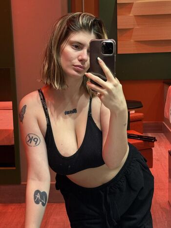 Full leaked Avmansi page private photo
